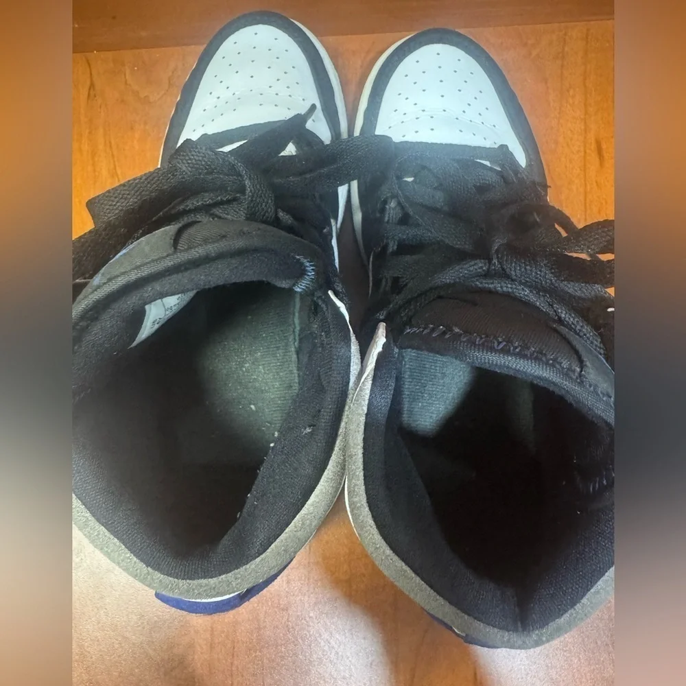Jordan Men's Black, White, and Blue Sneakers